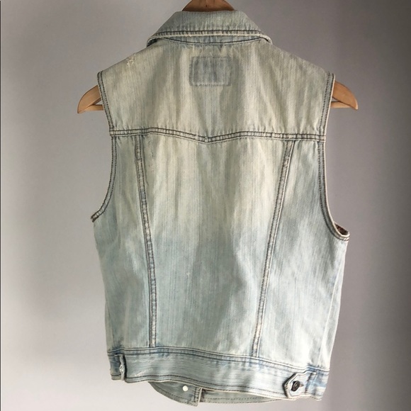 Distressed light denim vest - Picture 3 of 7